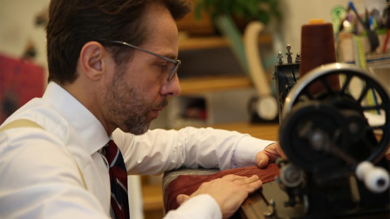 L’Arte del Su Misura: Perché un Abito Personalizzato Fa la Differenza